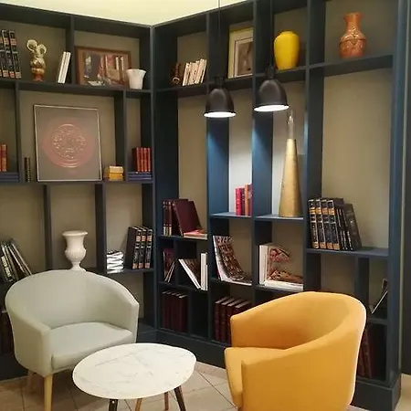 L'univers Hotel 4*